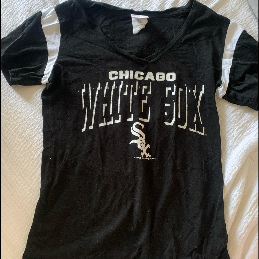 women’s white sox shirt